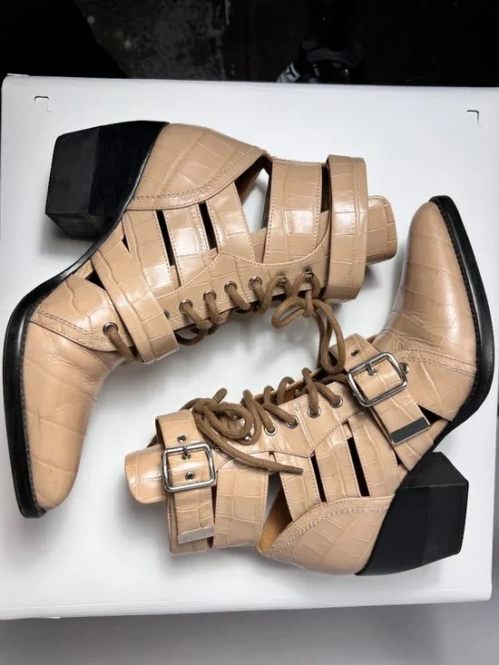 CHLOÉ Rylee Beige Crocodile-Embossed Leather Cutout Buckle Ankle Boots Sz 10USA - Picture 9 of 15